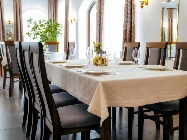 Restaurant masa aranjata elegant – Pensiunea Veranda, Remetea, Harghita
