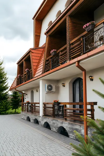 Balcoane private exterior – Pensiunea Veranda, Remetea, Harghita