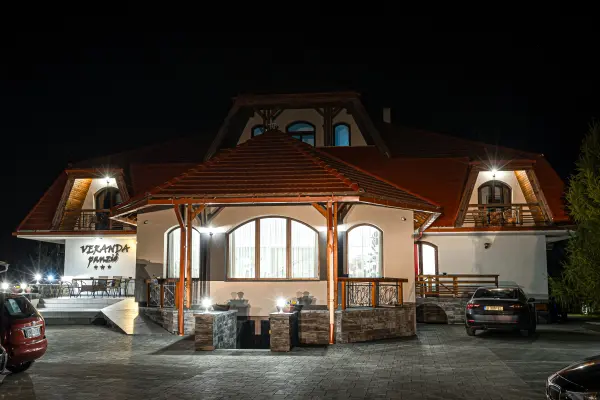 Exterior iluminat noaptea – Pensiunea Veranda, Remetea, Harghita