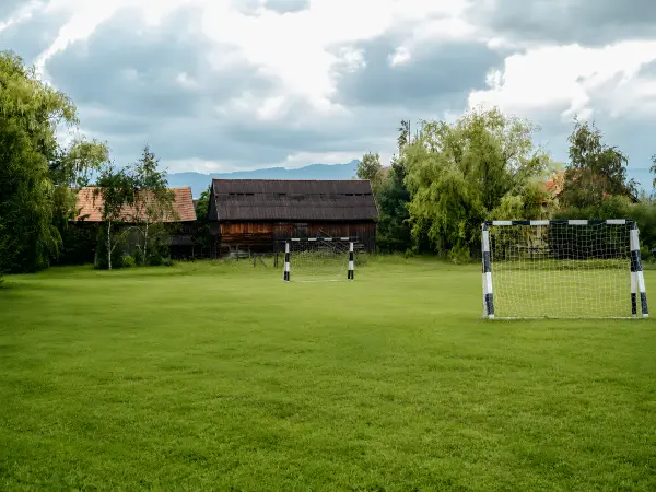 Gradina cu teren de fotbal – Pensiunea Veranda, Remetea, Harghita