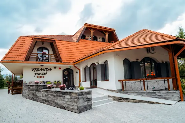 Intrare principala exterior – Pensiunea Veranda, Remetea, Harghita