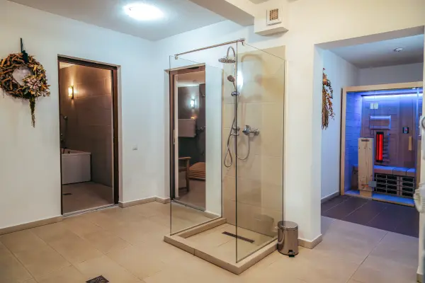 Zona spa cu dus si saune – Pensiunea Veranda, Remetea, Harghita