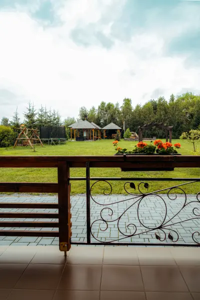 Apartament cu terasa si vedere la gradina si natura – Pensiunea Veranda, Remetea, Harghita