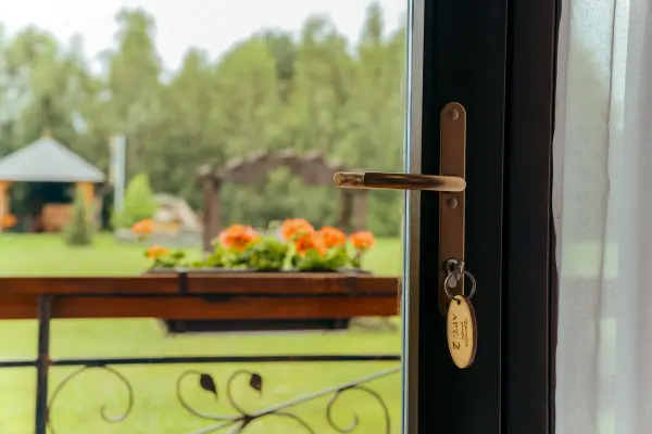 Apartament cu terasa si vedere la gradina si natura – Pensiunea Veranda, Remetea, Harghita