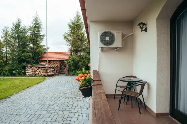 Apartament cu terasa si vedere la gradina si natura – Pensiunea Veranda, Remetea, Harghita