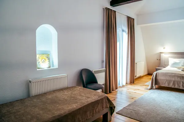 Apartament de familie cu paturi individuale si duble – Pensiunea Veranda, Remetea, Harghita