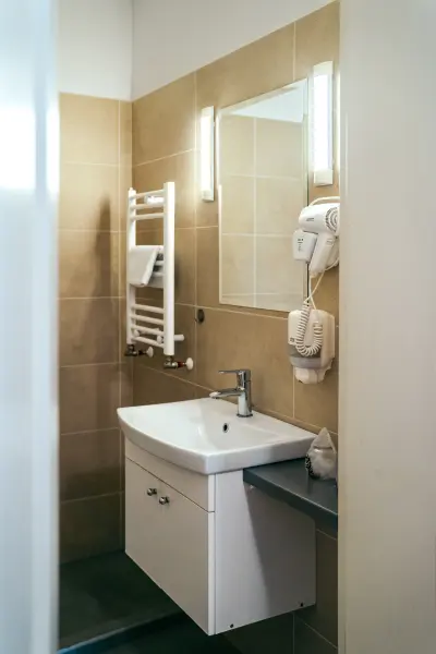 Baie privata cu dotari pentru oaspeti – Pensiunea Veranda, Remetea, Harghita