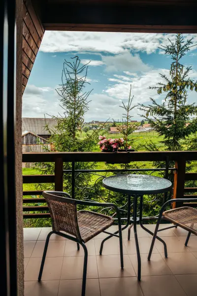 Balcon privat cu vedere rurala – Pensiunea Veranda, Remetea, Harghita