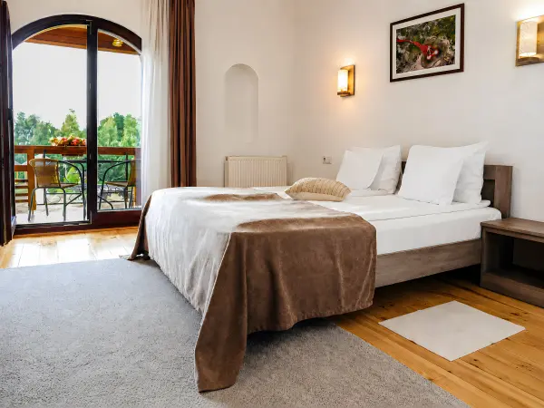 Camera dubla cu balcon si vedere spre natura – Pensiunea Veranda, Remetea, Harghita